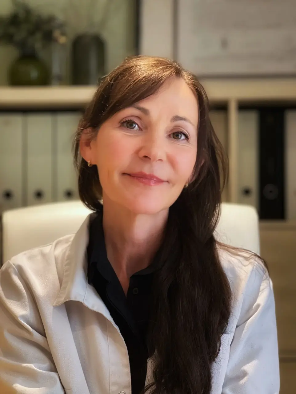 portrait docteur Cécile Lequeux dans son cabinet médical